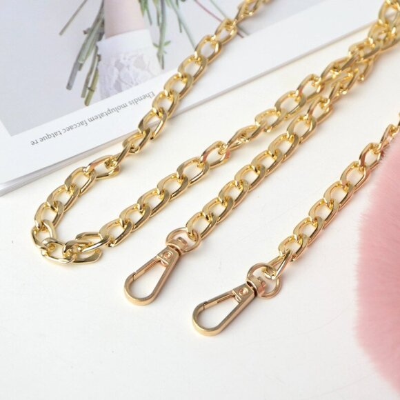 Heart Shaped Furry Crossbody Bag W/Gold Chain - 70's Retro - Dark Pink - NWT - Picture 6 of 12